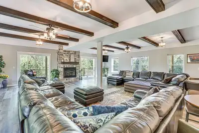 Image de Sprawling Wisconsin Dells Home w/ Deck & Fire Pit