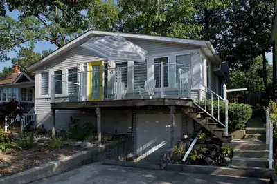 Image de Goldfish Cottage: Cute Cottage Steps From The Beach In Grand Bend!