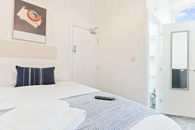 Image de Room #3 w/ Private Shower, SmartTV & Free Parking
