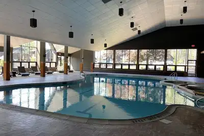 Image de 2 Units | Family Resort with Dining Options | Relaxing Lakeside w/ Scenic View