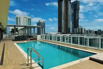 Image de Modern 2-Bedroom Apartment in Miami + Parking