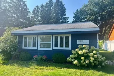 Image de Embrace Year-Round Adventure at our Charming Lake Cottage!