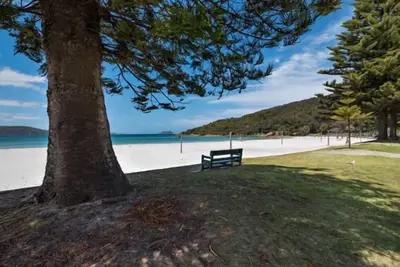Image de In the heart of Middleton Beaches café precinct, this 2 storey townhouse awaits