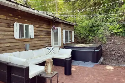 Image de CDALake-Kayaks-Hottub-BoatSlip-PoolTable