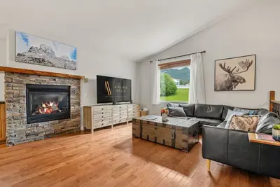 Image de Alpenglow Retreat | Fire Pit | Games Room | Pets