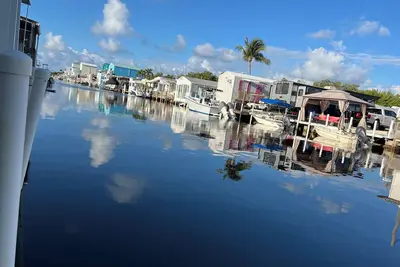 Image de 1 Free Night For Every 7 Nights Booked Cozy House On The Water, Boat Lift Up 12k