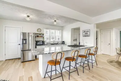 Image de Serene South Haven Retreat w/ Deck: 1 Mi to Dtwn!