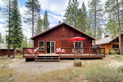 Image de Home w/ Deck + Access to Tahoe Donner Amenities!