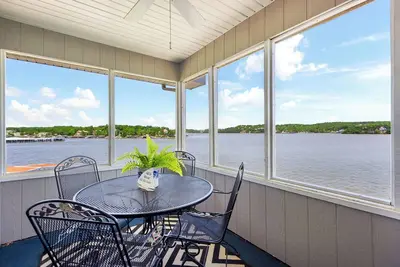 Image de Tequila Sunrise – Stunning 3 Bdr w/ Private Dock, Tons of Outdoor Space