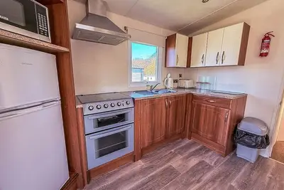 Lovely 4 berth caravan with decking to the side at Kessingland Beach ref 90039bc