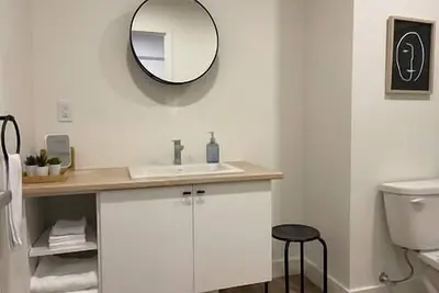 Large 3-Bedroom Apartment +