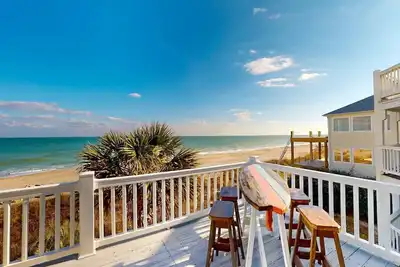 Image de Beach Break Entire House - Beautifully remodeled Oceanfront duplex short walk to