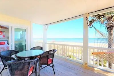 Image de Beach Break Lower - Oceanfront, Dog Friendly duplex unit