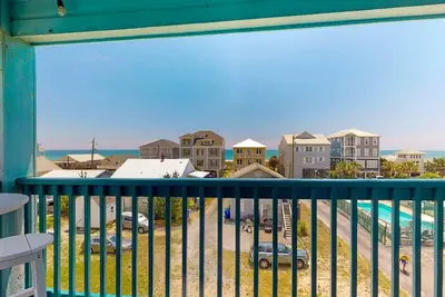 Image de Ocean Harbor 32 - The Salty Shamrock - Walking Distance to the Pier and Beach!
