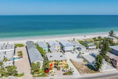 Image de 2br Hideaway – Just a 1 Min Walk to the Beach - Balcony - Slice of Paradise!