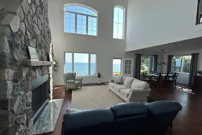 Image de Large Lake house on Lake Huron, 7 bedrooms, 5. 5 baths, great for family retreat.