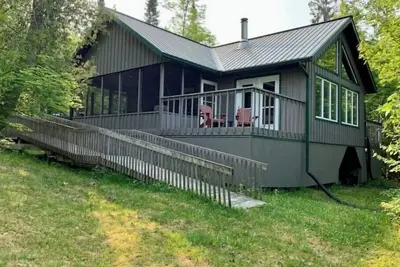 Image de Off-grid rustic 3-bedroom cabin on very quiet lake