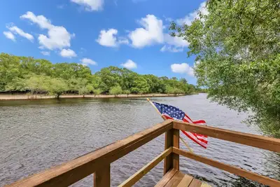 Image de Cozy A-Frame on the Satilla River with Private Dock