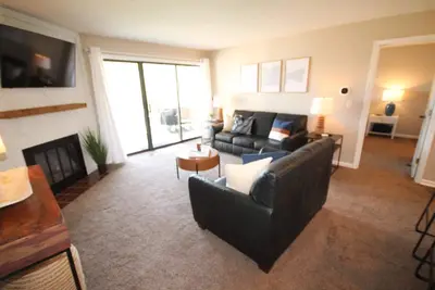 Image de Lakefront One Bedroom Condo - King Bed - Close to the Water