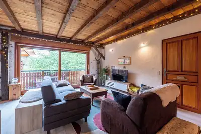 Image de Appartement 'Gîte Chapô Julô - L'horizon' avec vue sur la montagne, terrasse privée et Wi-Fi