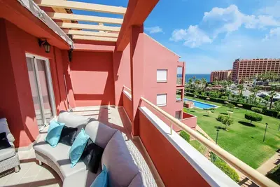 Penthouse de 170m² avec vue sur mer, piscine, Wi-Fi et terrasse