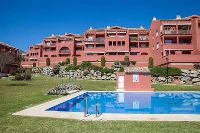 Image de Appartement luxueux de 100 m² avec vue sur mer, piscine, Wi-Fi et terrasse