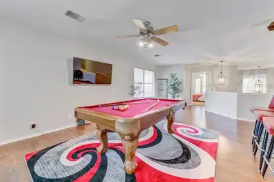 Image de Modern Spacious 6bd/3. 5ba Home w/ Pool Table & Bbq