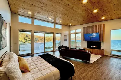 Image de The Cove at Port Orford: Gray Whale Suite