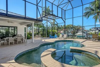 Image de Waterfront Villa Sarasota, private Pool/Jacuzzi, 3br/3. 5ba, close to the Beach