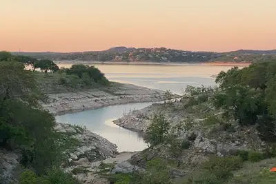 Image de Cozy Lakefront Retreat on Canyon Lake. Pet friendly!