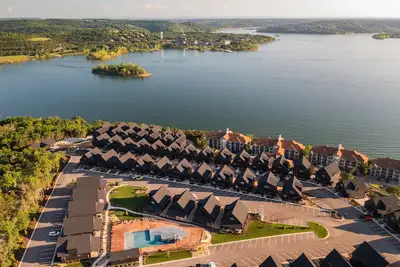 Image de 4 separate homes (sleeping 100) in Rocky Shores w/n 500ft