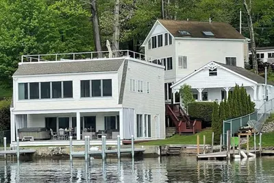 Image de 3 House Private Lakefront Estate