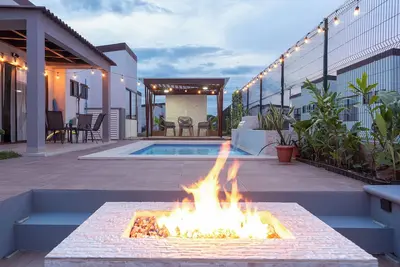 Image de Amaia House, 5b 3r, 10 min drive from the beach. Cozy pool/fire pit/pavilion