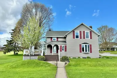 Image de Charming Algoma house, close to winery, brewery, shopping, dining, & recreation.