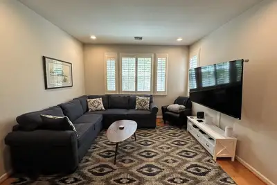 Image de Cotati Station condo with Garage and A\/C