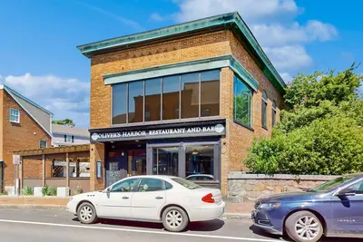 Image de Centrally located open concept apartment with parking, central Ac, & W/D