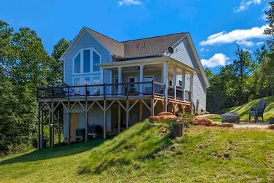 Image de Secluded Mill Spring Retreat: Stunning Views, Luxury Amenities