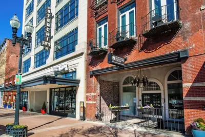 Image de Sterchi Loft Retreat  1br near Tn Theatre