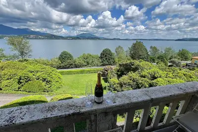 Image de Camelia modern apartment with lake view in Belgira