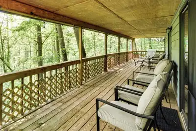 Cozy Franklin Retreat w/ Deck - 5 Mi to Downtown!
