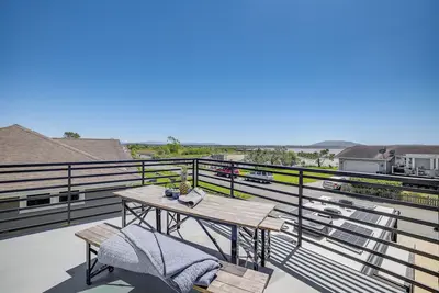 Image de Sleek Ferndale Home w/ Ocean & Mountain Views!