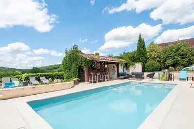 Image de Belle maison de vacances avec piscine commune