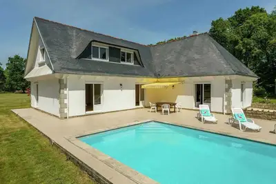 Image de Homerez - Villa spacieuse à Concarneau avec piscine privée