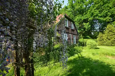 Image de Lovingly renovated house surrounded by forest and a beautiful garden
