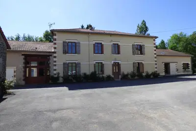 Image de Homerez - Maison spacieuse avec jacuzzi Ă Nouart