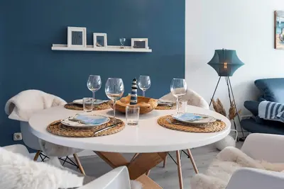 Image de Stylish, modern furnished apartment with space for up to 4 adults.