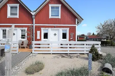 Image de Beach house 'LĂĽtte Freiheit': A few meters to the Baltic Sea beach!