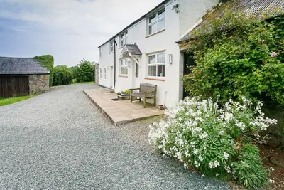 Image de Ty Poeth - a dog that sleeps 8 guests in 4 bedrooms