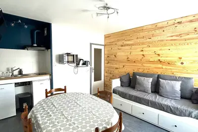 Image de Appartement en Front de Mer avec Parking Privatif à St Jean de Monts - Accès Direct Plage & Pistes Cyclables