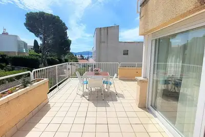 Image de Penthouse à 100m de la plage, terrasse meublée, animaux bienvenus - Idéal couples - Llançà
